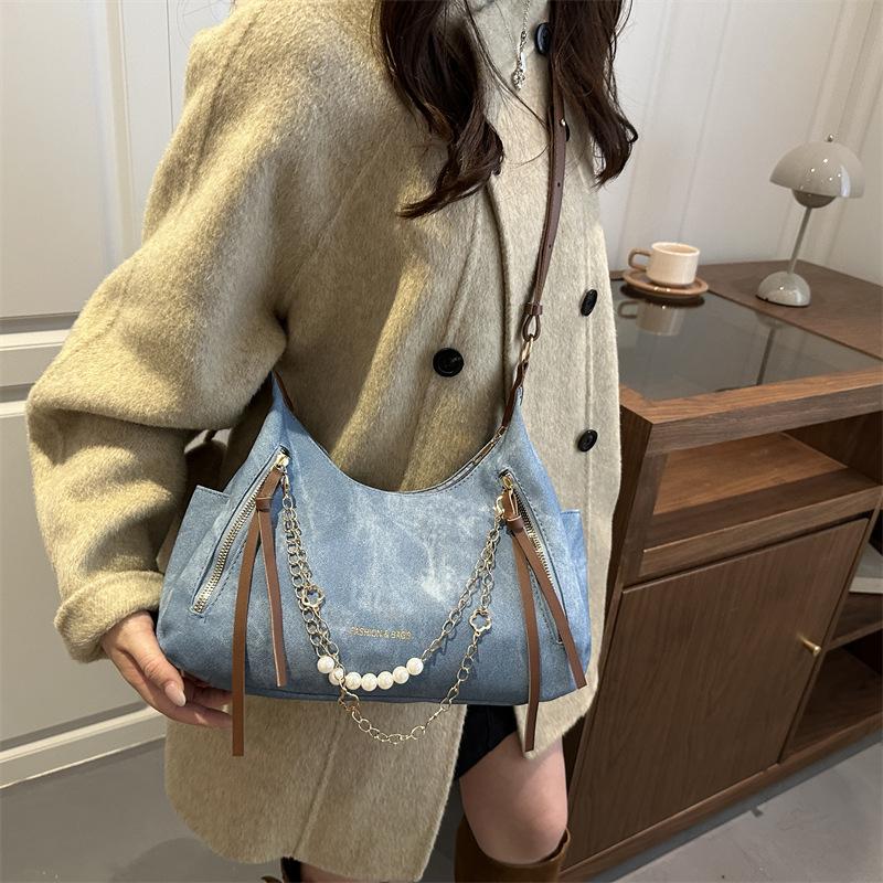

2025 winter new pearl chain fashionable solid color women s bag large capacity underarm shoulder tote bag design simple синий