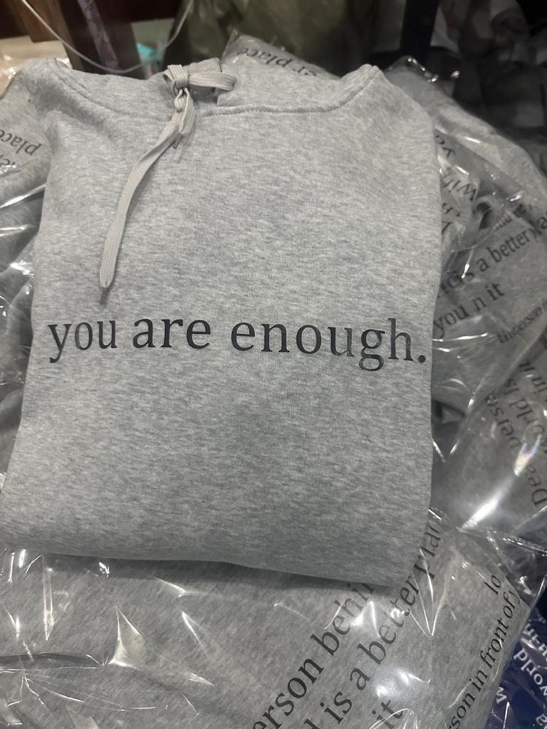 Damen Oversized Hoodie mit Fleece-Futter, Buchstaben-Slogan-Print, Kängurutasche und Kordelzug.