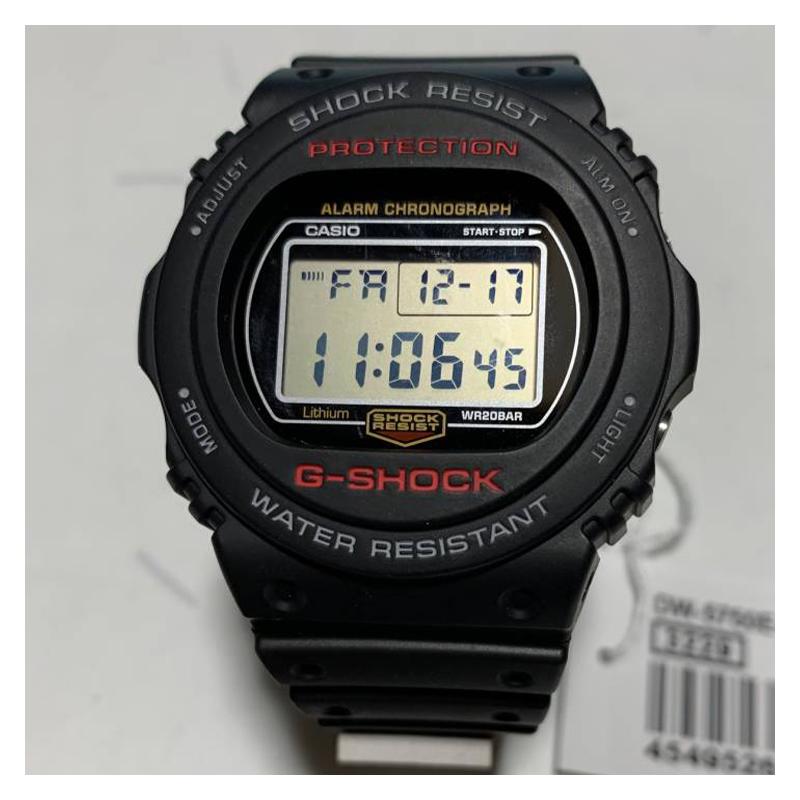 Casio G-SQUAD Series Classic Series Fashion Trendy Retro LCD Display Square Dial Sports Waterproof Quartz Movement Resin Strap Japanese and DW-5750E-1