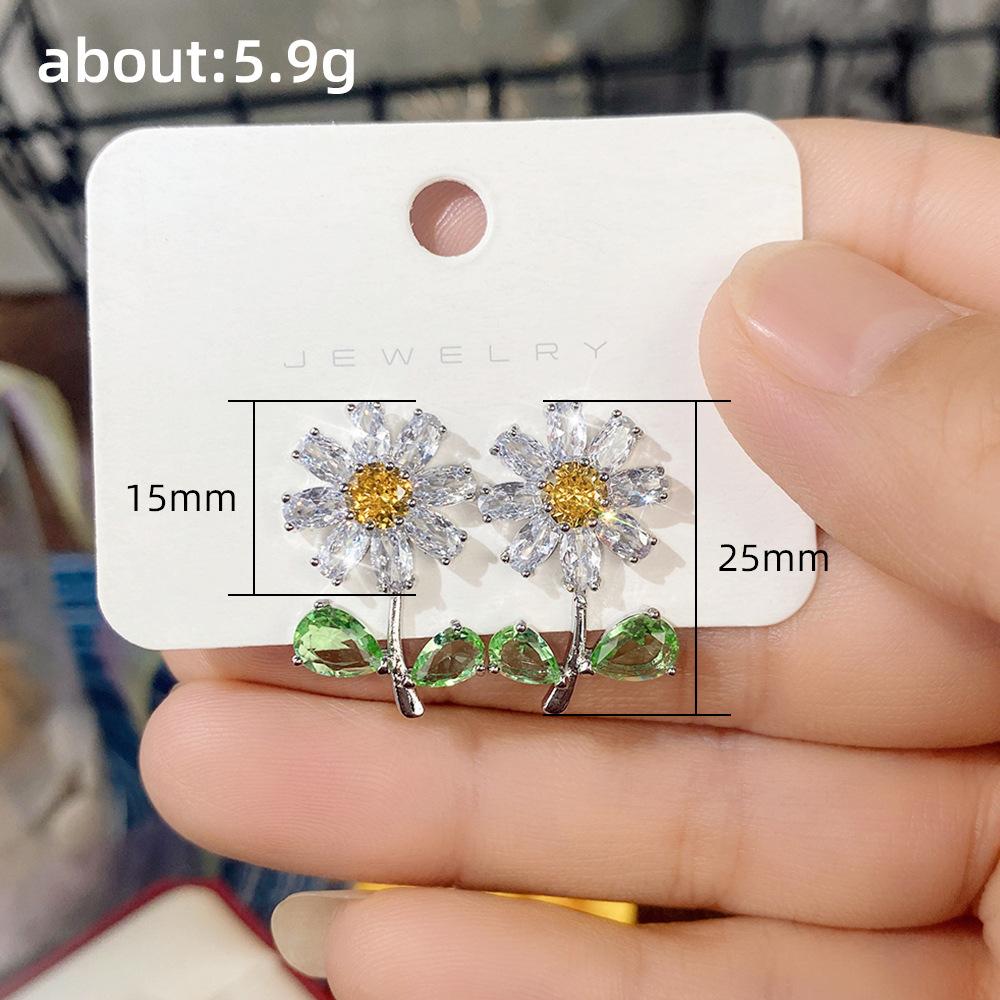 High-End Light Luxury Niche Design Small Flower Stud Earrings 2023 Daisy Earrings Earrings