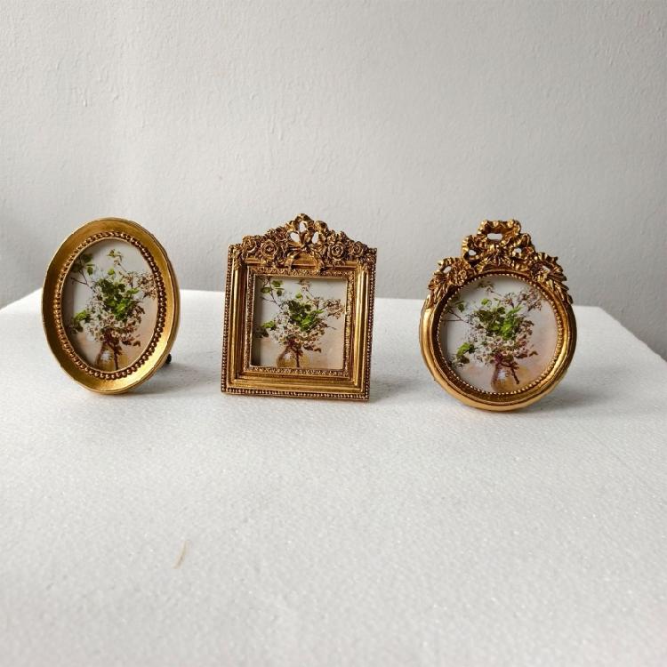 Antique Ornate Photo Frame with Florals Relief Retro Picture Frame Wall and Tabletop Display for Home Decors Art Gallery