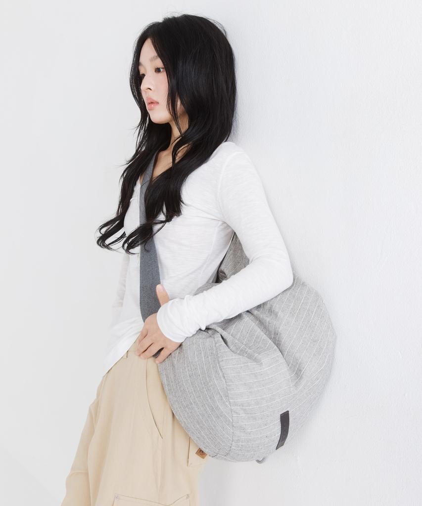 Colocynth Creta Cross Bag Light Gray Stripe