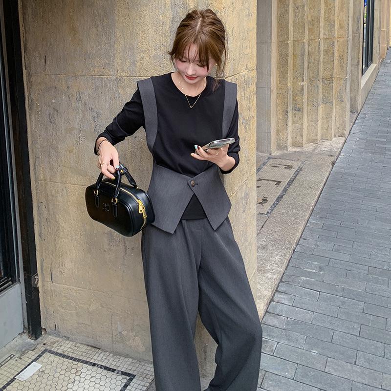 

Autumn Red: Women s Chic Wide-Leg Pants & T-Shirt Set - Fashionable, Unique, and Elegant. L