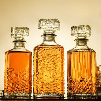 Decantador de Whisky Vodka Vino 950ml Botella de Vino Estilo Europeo Cuadrada Botella de Copa de Vino Cerveza Licores Vidrio Barra Decoración Hogar 2025 Nuevo