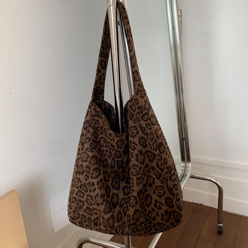 

Leopard print canvas bag women s large-capacity autumn and winter leisure shoulder shopping bag college student tote bag леопардовый