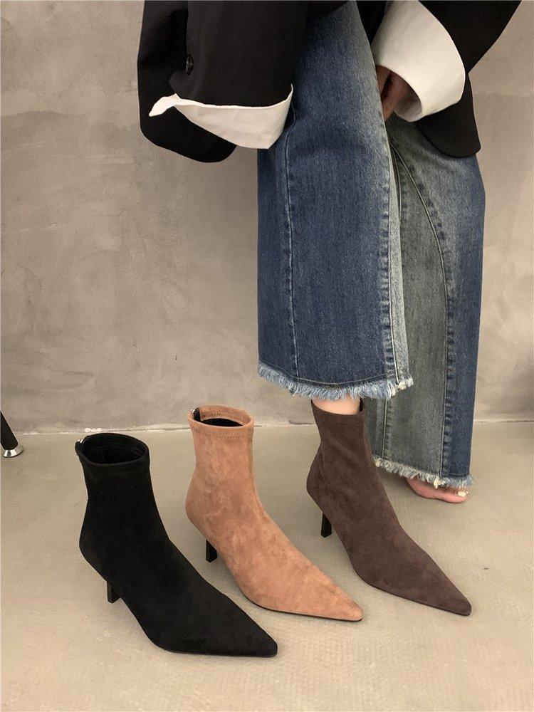 Herbst und Winter 2025 neue Temperament-Stiletto-Bare-Boots mit Schaft, elastische dünne Stiefel, Kitten-Heel und spitz zulaufende Wildleder-Kurzstiefel für Damen