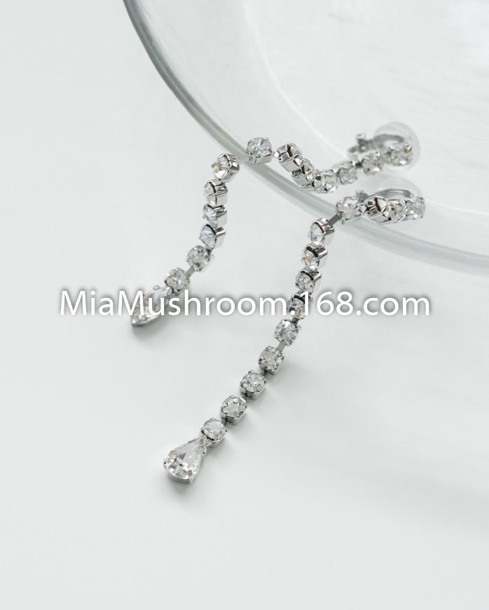 

Japanese-Style Asymmetrical Gemstone Tassel Earrings