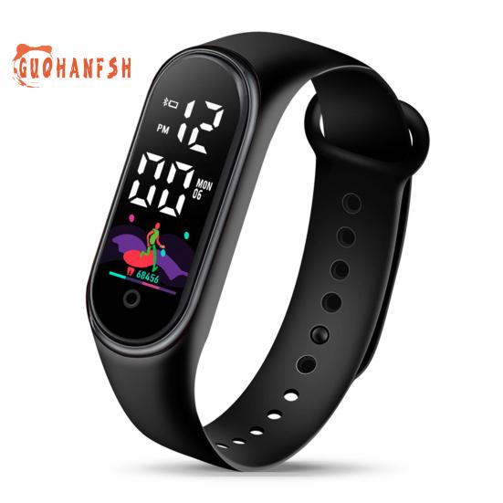 

Модный спортивный браслет со светодиодным дисплеем, закругленным циферблатом, регулируемым силиконовым ремешком, цифровыми часами чёрный