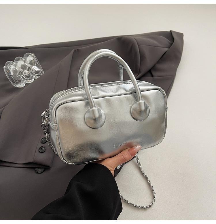 

Сумка для боулинга премиум-класса super fire женская 2025 весна-лето новая ретро нишевый дизайн модная сумка-мессенджер подушка серебряный