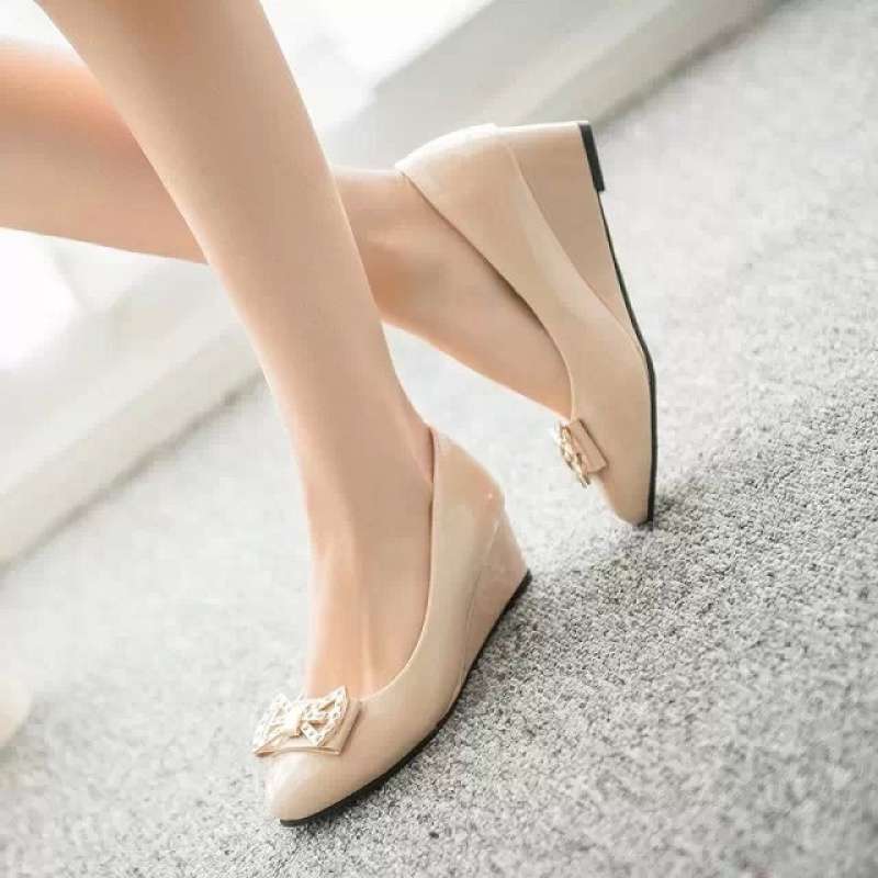 2025 Korean Version of Spring and Autumn New Women's Leather Shoes Medium Heel Thick Heel OL High Heel Round Head Light Mouth Wedge Heel Shoes Single