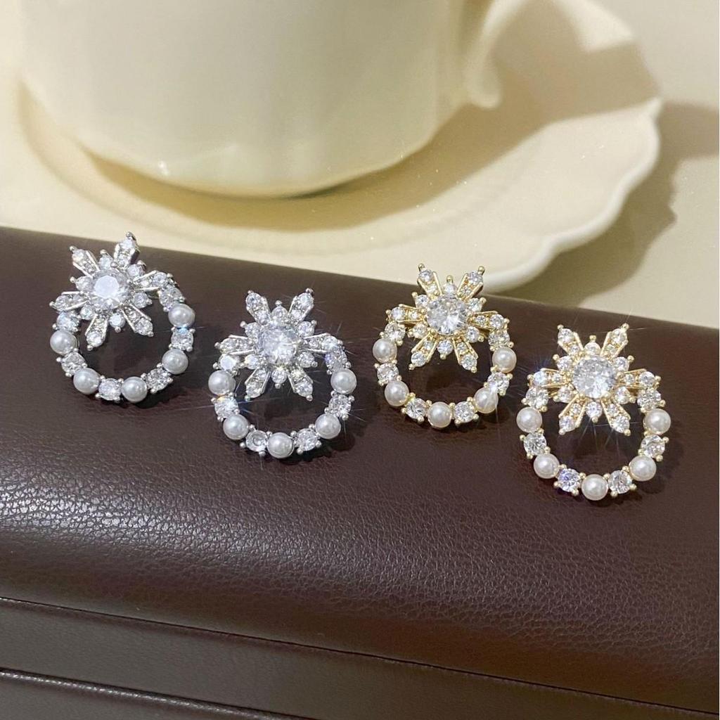 Exquisite Snowflake Zircon Pearl Earrings: Unique Versatile Studs for Women