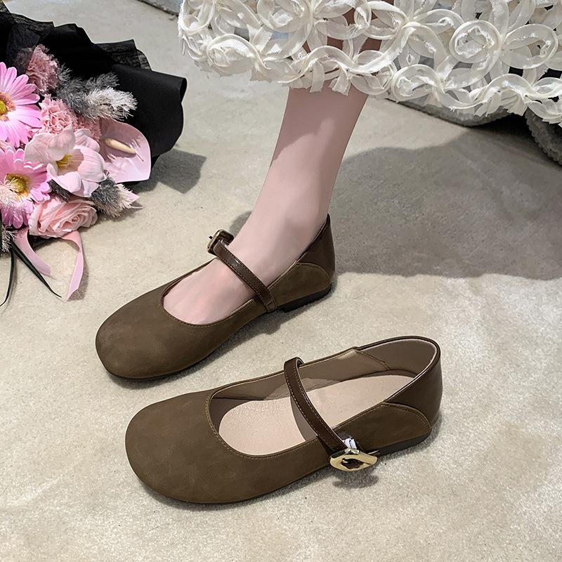 Retro style Mary Jane single shoes women's autumn 2025 new French with skirt flat bottom shallow mouth splicing small leather shoes