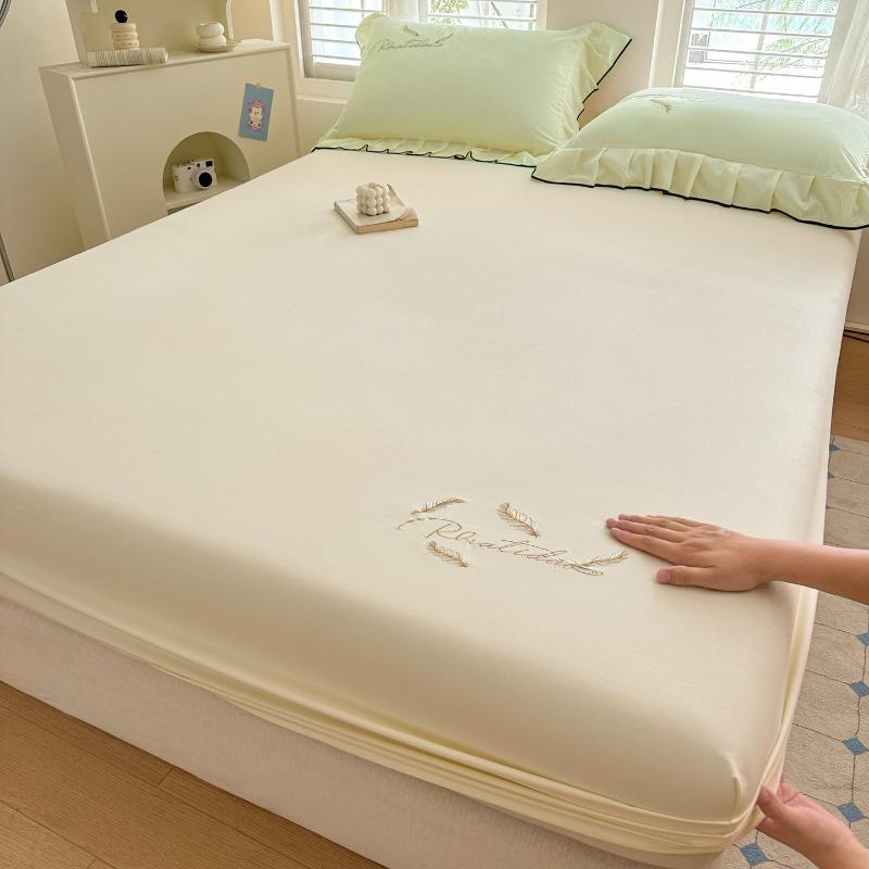 Washed embroidered fitted sheet three-piece set bed partition and non-slip all-inclusive mattress protective cover