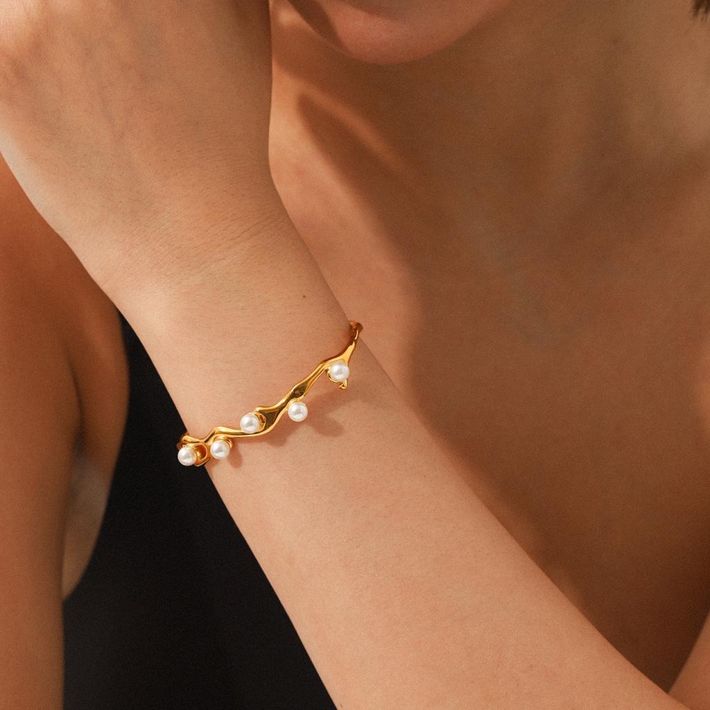 Stainless steel irregular elegant high-end pearl open bangle, non-fading titanium steel bracelet