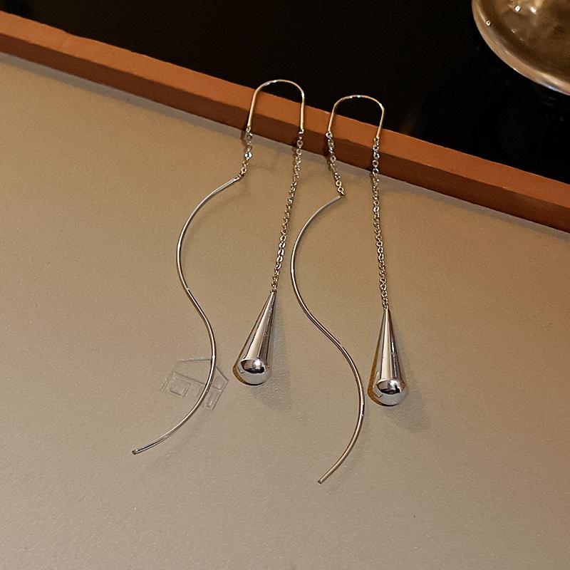 Metal water drop fringed geometric earrings niche simple design earrings European and American high-end temperament earrings