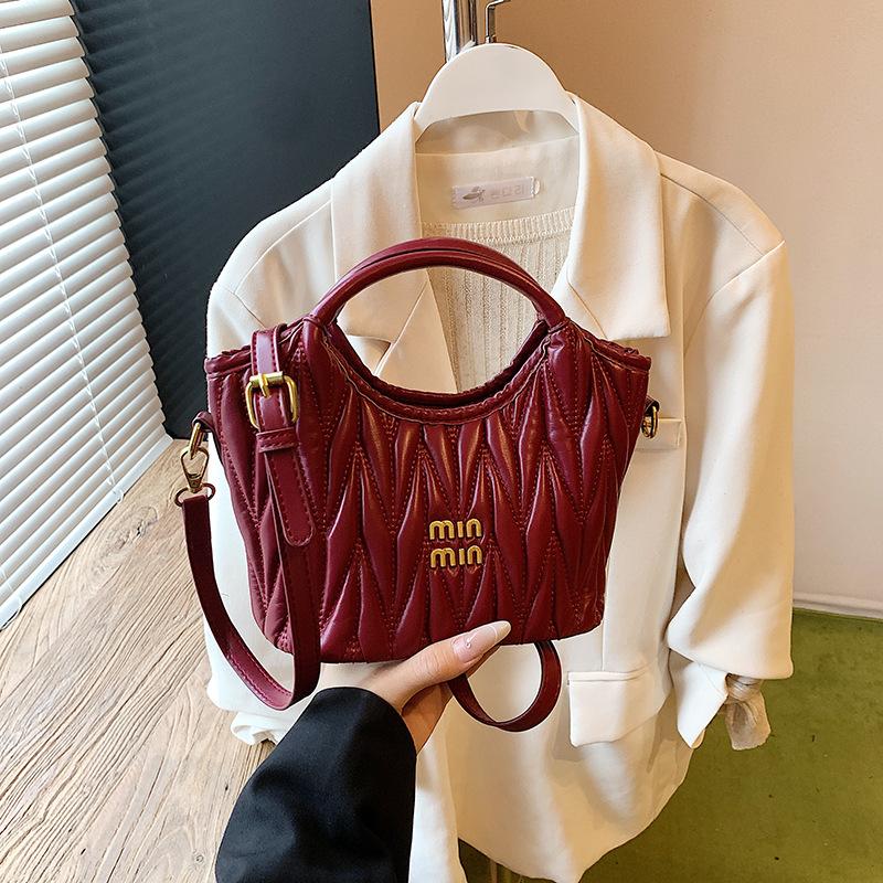 Source Manufacturer Handbag Bag Autumn and Winter New Pleated Soft Shoulder Bag Niche High-end Fashion Trend Shoulder Bag