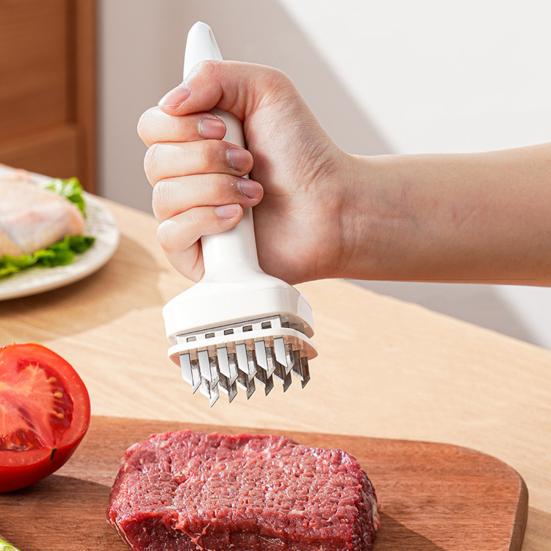Köttklubba i rostfritt stål med fjäderbelastade nålar Automatisk rekylverktyg för biff kyckling Snabb marinering Mörning Viktigt köksredskap