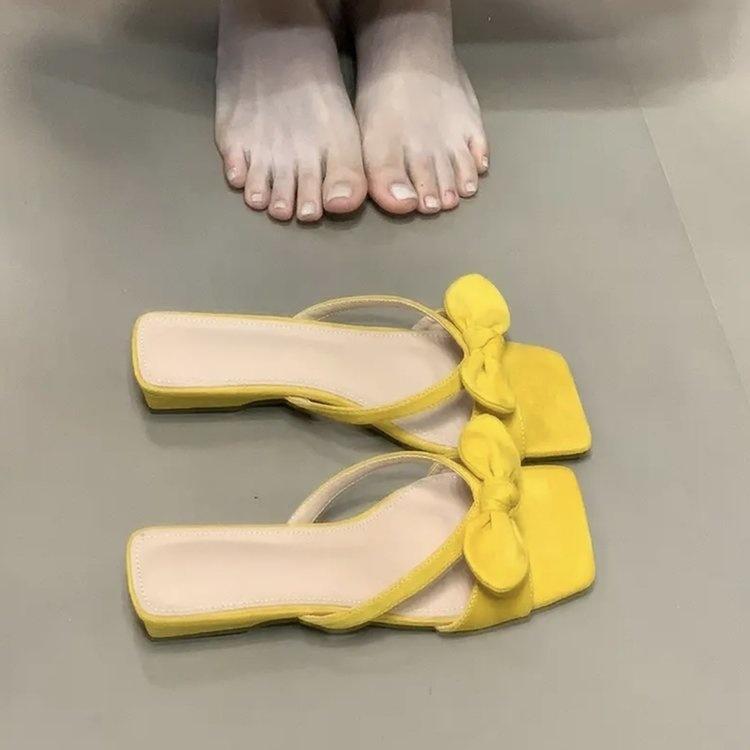 

Вечерние тапочки на ветру женские летние 2025 новые сказочные на толстом каблуке босоножки с бантом с юбкой пляжная обувь 40 жёлтый