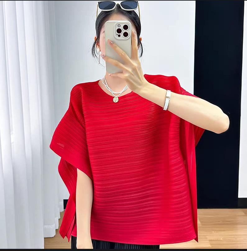

Футболка однотонного цвета с неравномерной складкой, с коротким рукавом, свободного кроя, прикрывающая живот, средней длины, летний стиль One Size красный