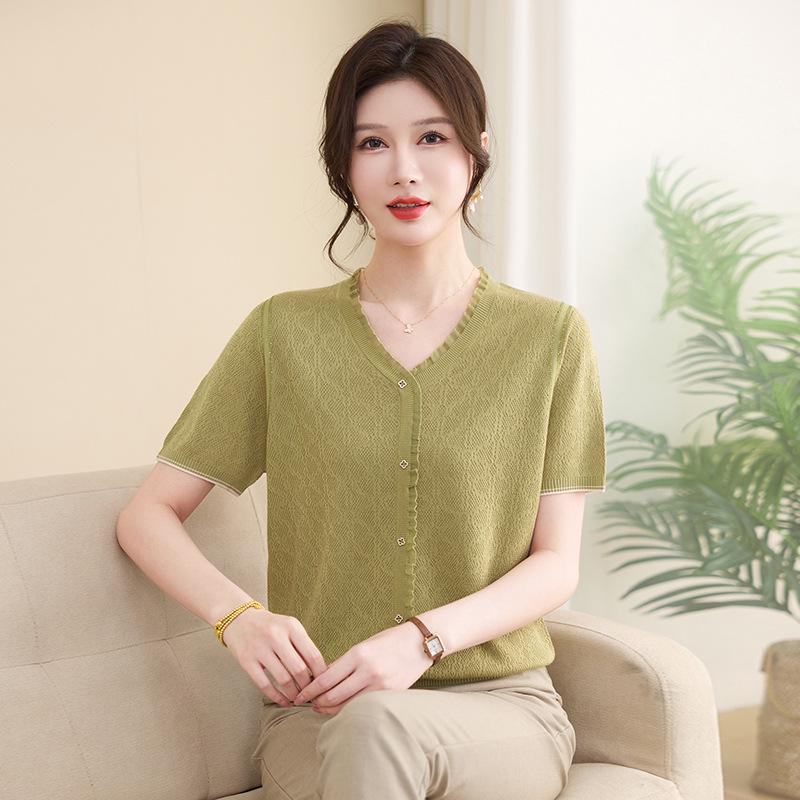 Women's Light Luxury V-Neck Ice Silk T-Shirt: This Short-sleeved, Mulberry Silk Knit Top Is Popular for Middle-aged Mothers This Summer.