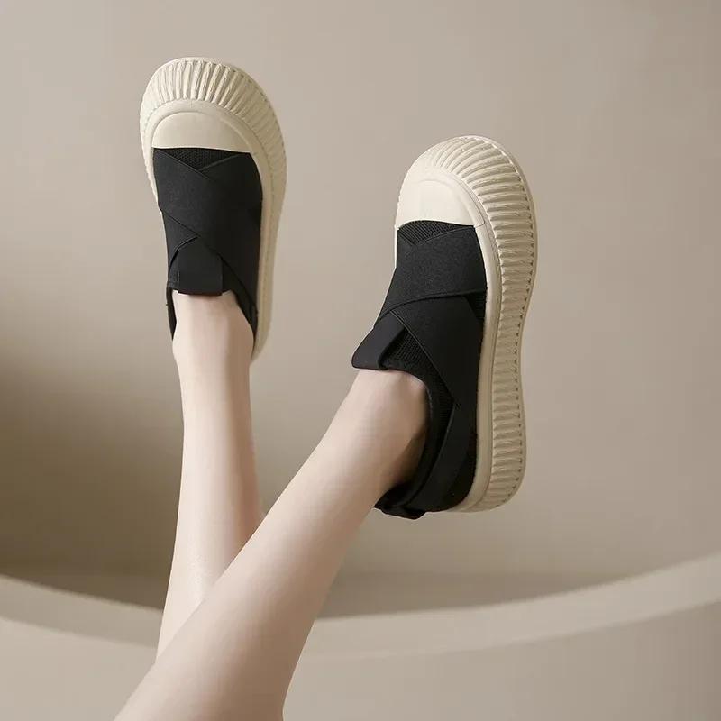 Thick Soled Round Toe Low Cut Canvas Shoes with Mesh Surface for Comfort Breathability and Versatile Casual Board Shoes