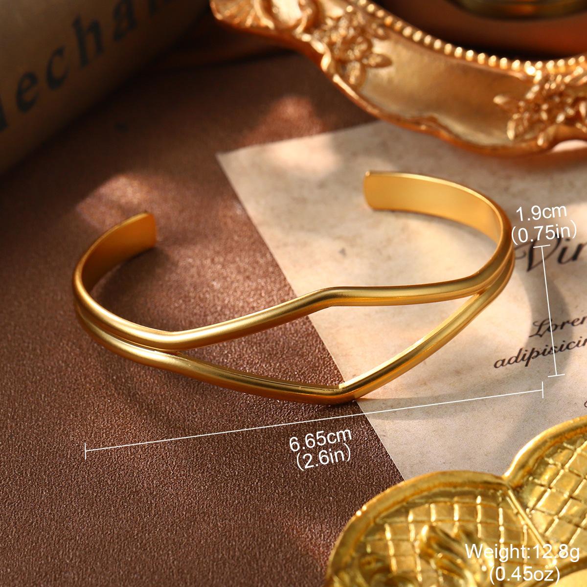 Medieval butterfly autumn and winter chain bracelet cold wind design geometric creative retro gold-plated versatile simple necklace