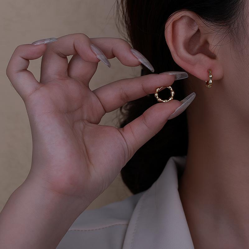 New High-end Bamboo Joint Hollow Gold Ear Buttons for Women's Niche Design Unique Earrings Earrings