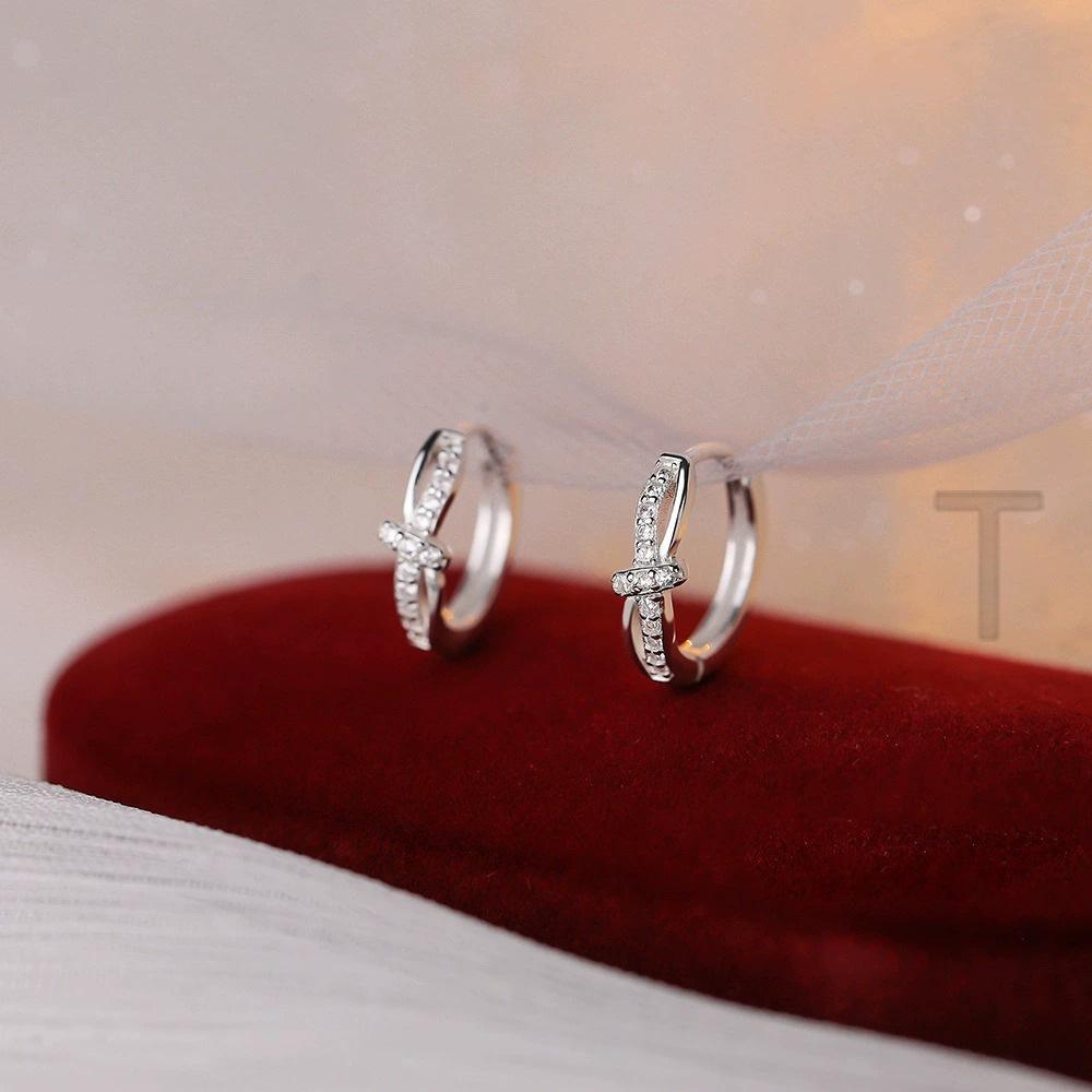 

Сережки Твіст з діамантами Жіночі Легка розкіш Нішевий дизайн Інс Темперамент Вишукані Універсальні Сережки-кільця Регульовані