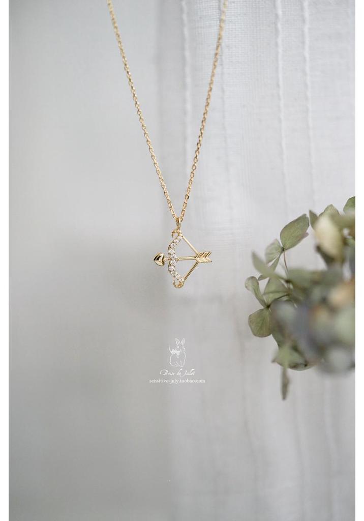 Šíp Kupidův 18K pozlacený řetízek z mincovního stříbra s přívěskem luku a šípu, Elegantní klíční řetízek pro ženy