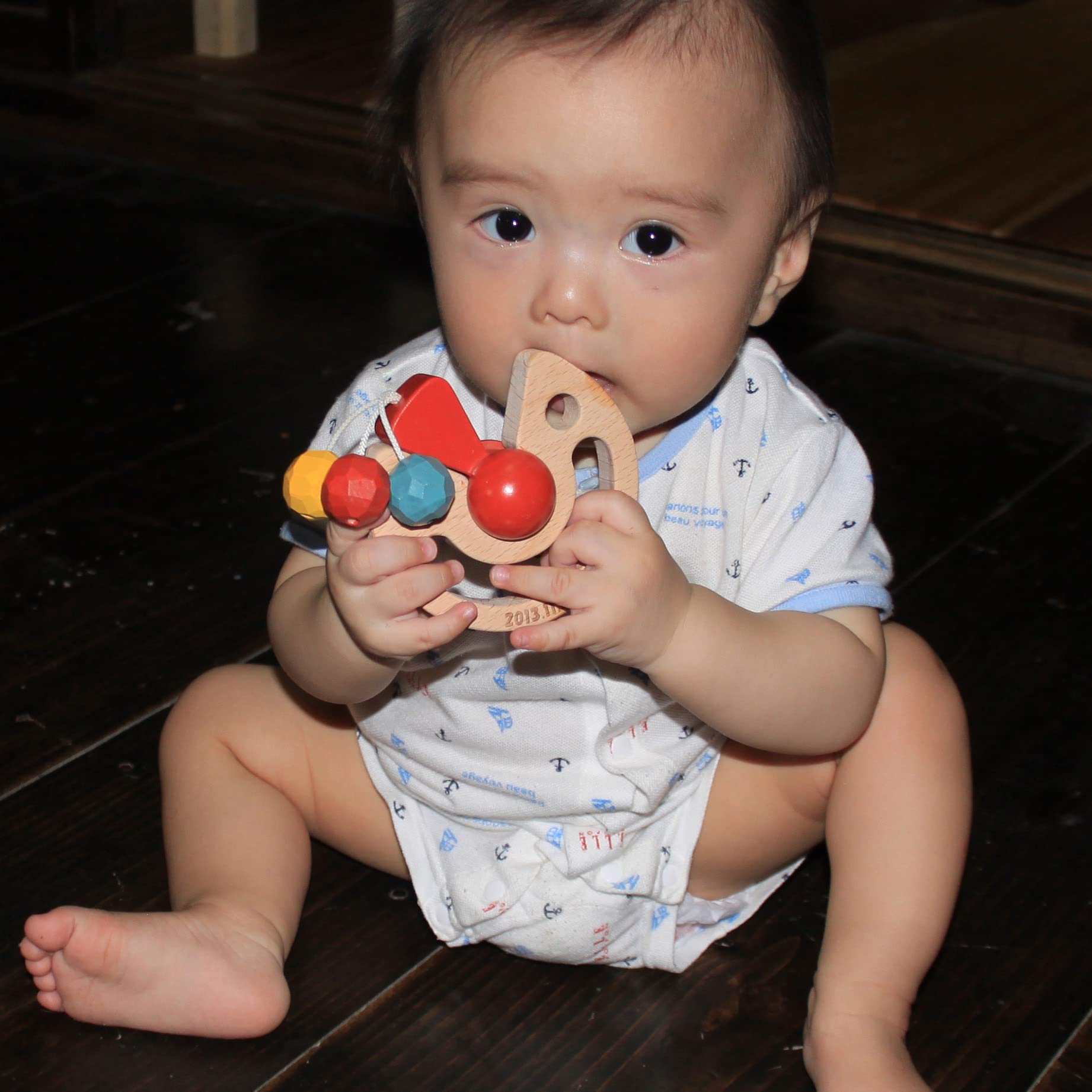 

Bikkuri Pierrot, a Japan Good Toy Award-winning toy (a fun wooden toy that can also be used as a pacifier or teether) - Recommended as a baby gift