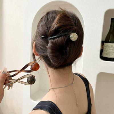 Letní luxusní sponky do vlasů pro ženy 2024: Kroucené sponky do vlasů do zadní části hlavy, jednoslovné sponky a skřipcové sponky