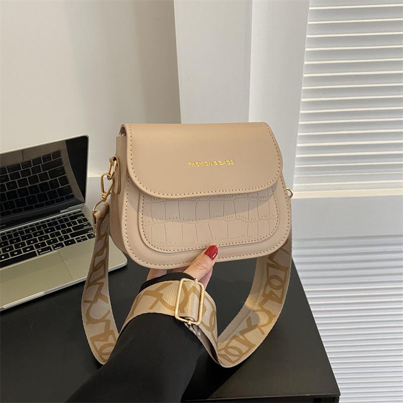 Popular simple casual small bag women's 2025 spring new foreign style small square bag fashion trend shoulder bag