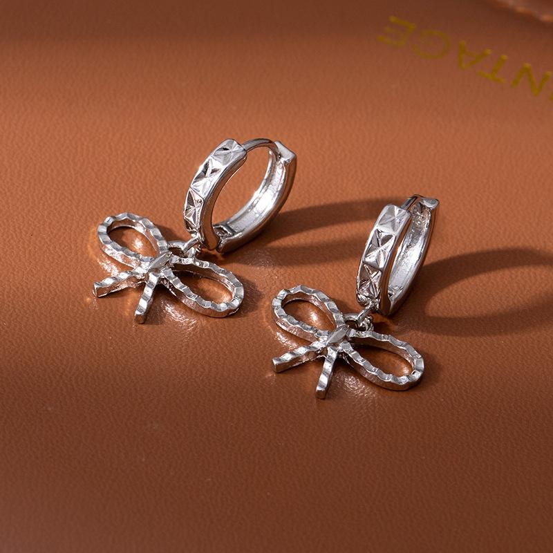 Simple Cold Silver Pleated Bow Earrings Women'S Design Sense Simple Sweet Cool Style Ear Buckle Versatile Earrings