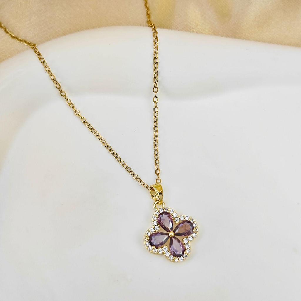 Elegant Purple Diamond Four-Leaf Clover Titanium Necklace for Women – Stylish and Luxurious Clavicle Chain Jewelry.