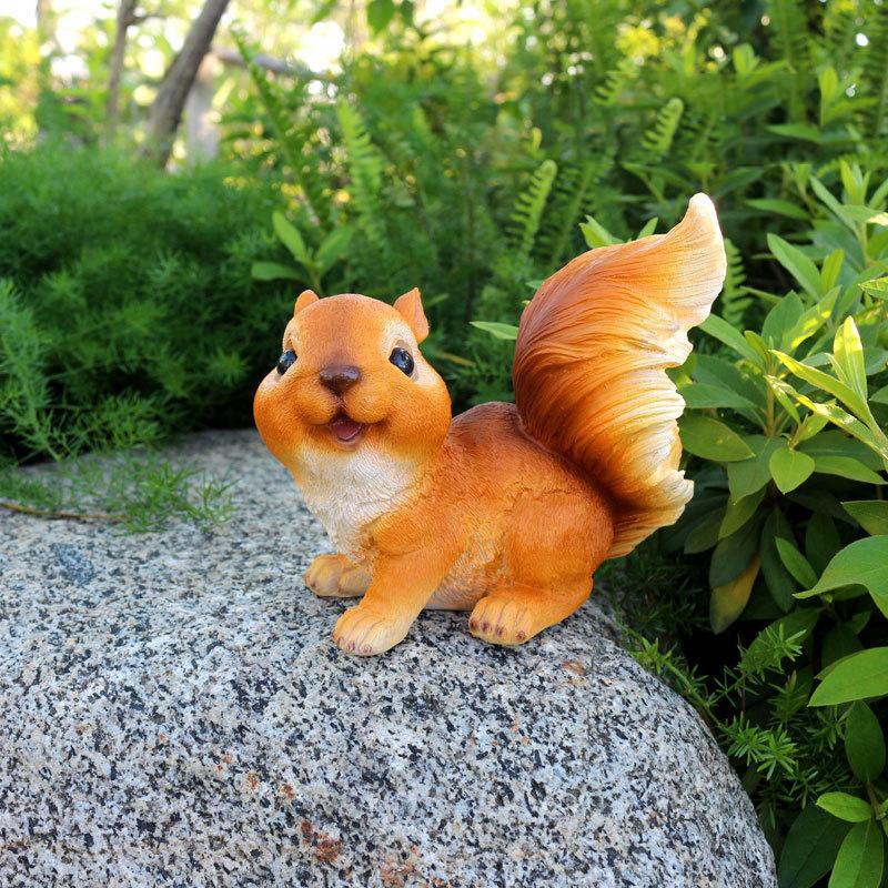 Kreative Outdoor-Harz-Eichhörnchenfigur Simulation Tierkunstwerk als Dekoration