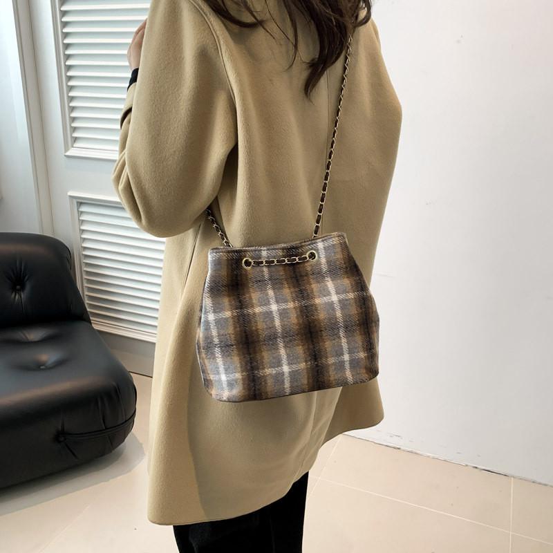 Elegant Plaid Women's Bucket Bag Soft Stylish Crossbody Purse For Casual Outfits