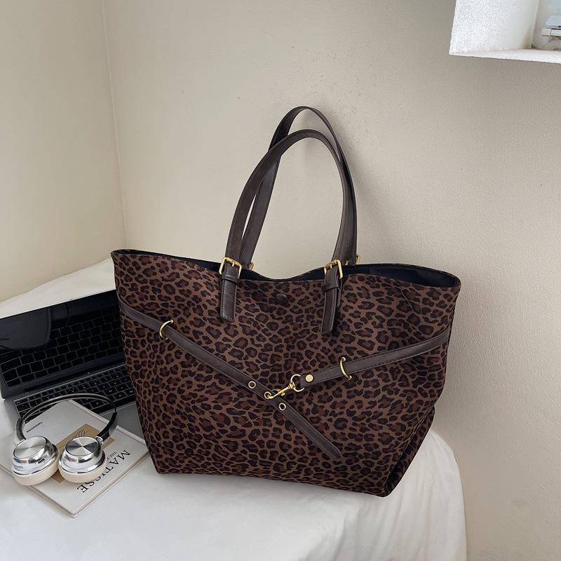 New Leopard Print Canvas Bags Popular Europe America Large Capacity Tote Bags Versatile Commuter Stylish Personal Shoulder Bags