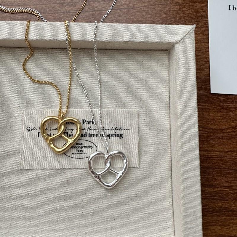 S925 Sterling Silver Niche Design Sense Love Hollow Necklace Simple Texture Sense Personality Clavicle Chain