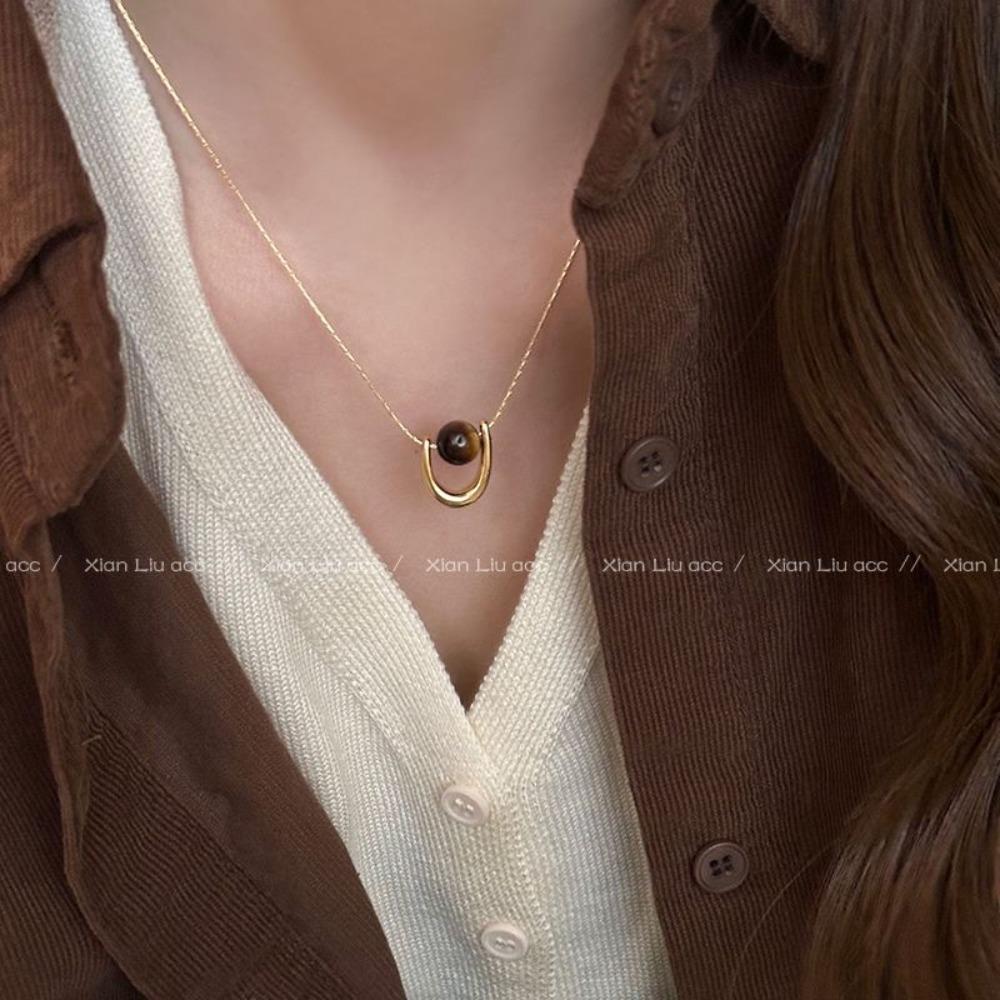 

Retro tiger s eye stone U-shaped necklace, new popular high-end sweater chain, light luxury niche fashion girlfriend collarbone chain