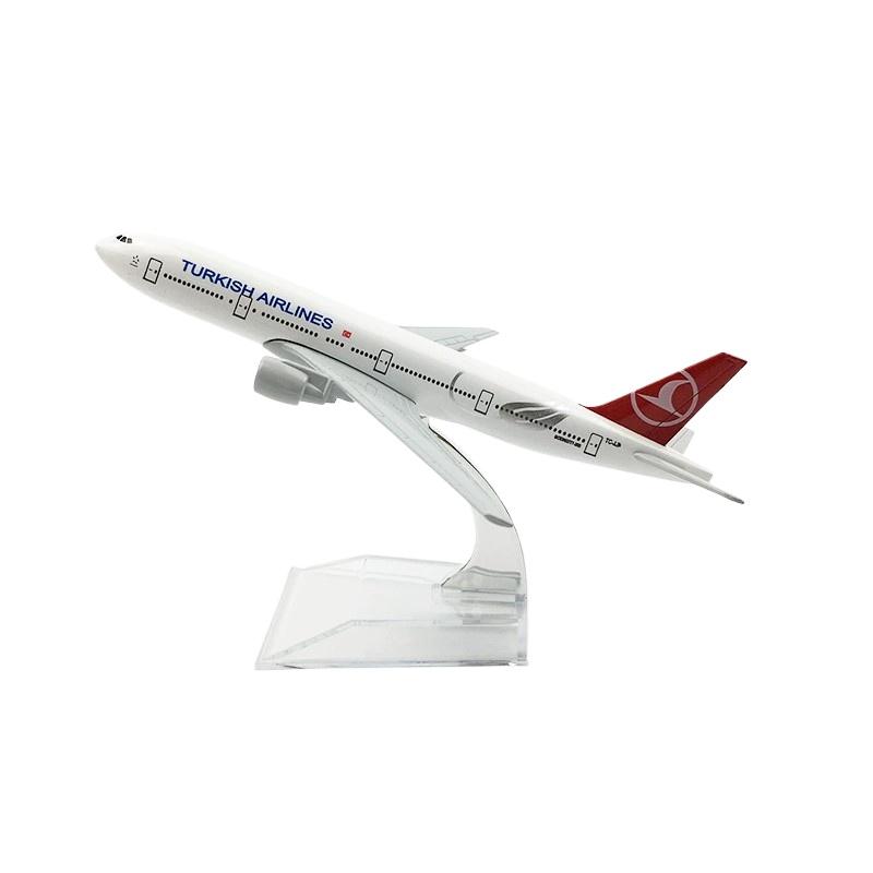 

1/400 Scale Display Toy B777 Turkish Airways 16CM Airplane Model Diecast Alloy Air Plane Model Aircraft with Stand Collection червоний/білий