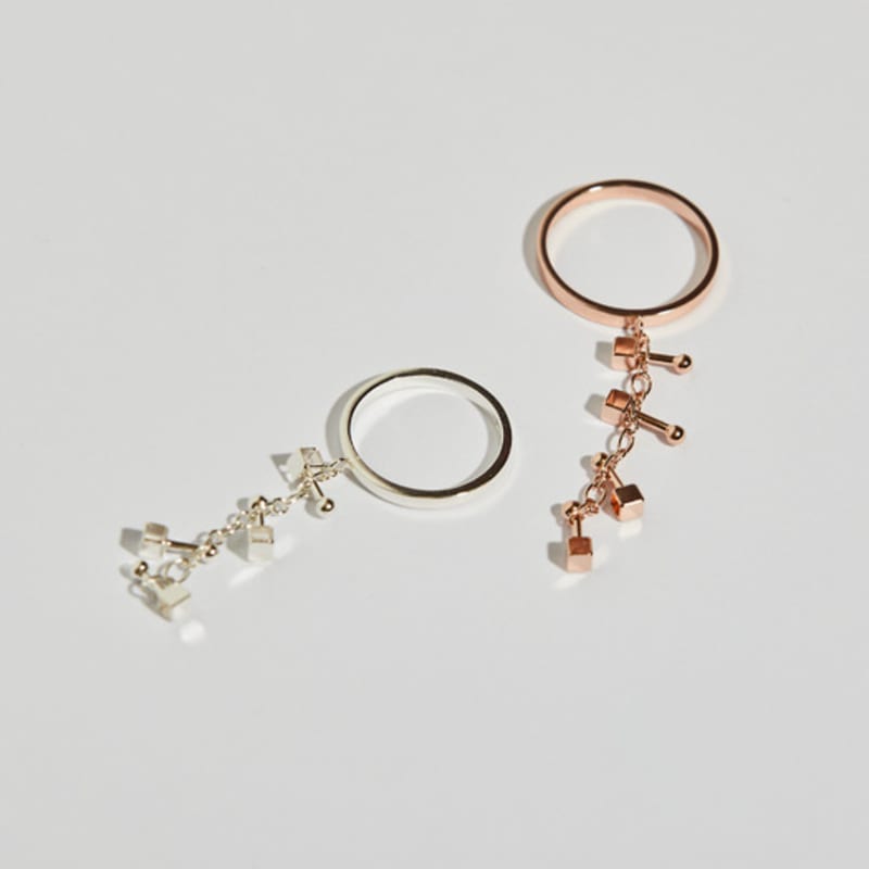 BONAFIDE JEWELRY Long Chain Ball-Up Ring