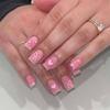 24 Pièces Ongles Press-On Carrés Courts Rose Taches Arc Cœur Strass Couverture Complète Amovibles Embouts Faux Ongles