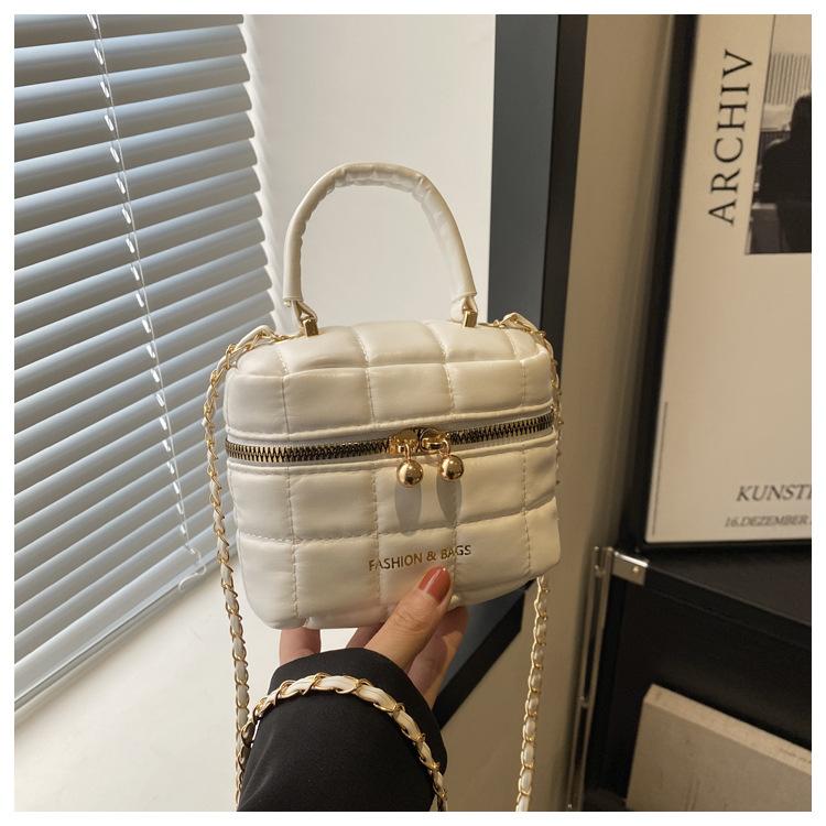 

Сумка-мешок корейская высокого класса универсальная сумка-ведро весенний нишевый дизайн 2024 новая сумка-мессенджер для женщин белый