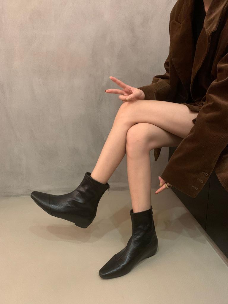 2025 Korean version of the new white short boots, retro versatile and simple inner height-increasing slope heel short tube temperament small square h
