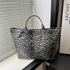 European and American Retro Leopard Print Large Capacity 2025 New Casual Simple Fashion Commuter Portable Shoulder Tote Bag Women