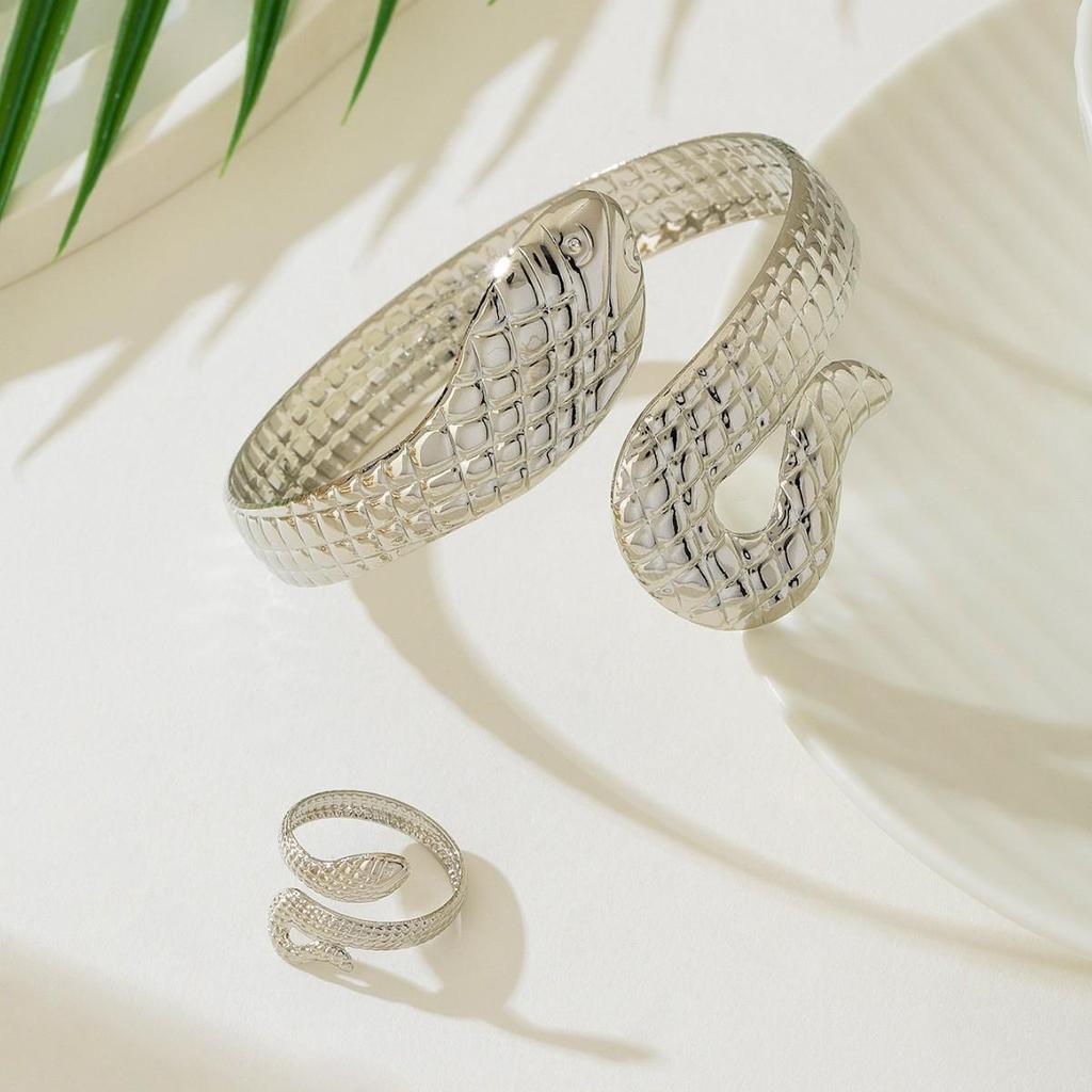 Trendy European and American Snake Shape Open Bangle Ring for Women