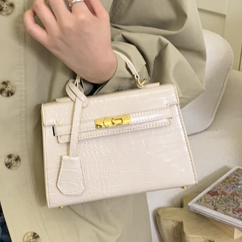 Korean version of fashionable niche stone pattern bag 2025 autumn new texture handbag retro fashion messenger bag bag