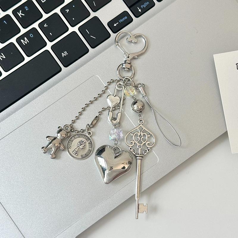 

Y2K Silver Heart Keychain Sweet Cool Phone Chain Charm Bag Pendant Keyring Simple All-Matching Bag Decoration Accessorie