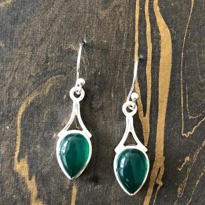 Prata esterlina 925, brinco de pedra preciosa de pêra ônix verde, brinco pendurado, brinco feito à mão, presente para ela, brinco de designer, joias de pedra de nascimento