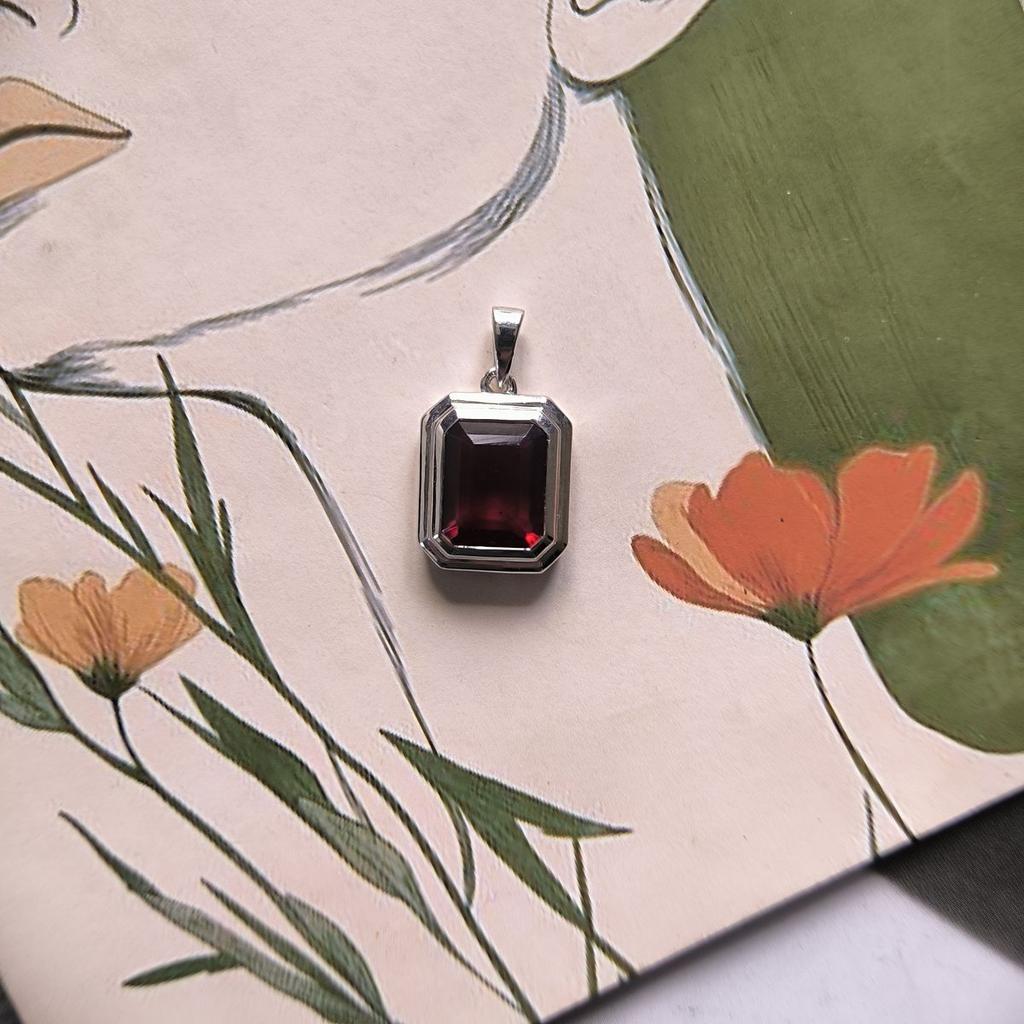 Silver Pendant with Garnet Nano 2.625ct (60002198)